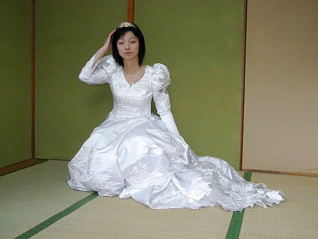 20P Japanese Married Woman 01