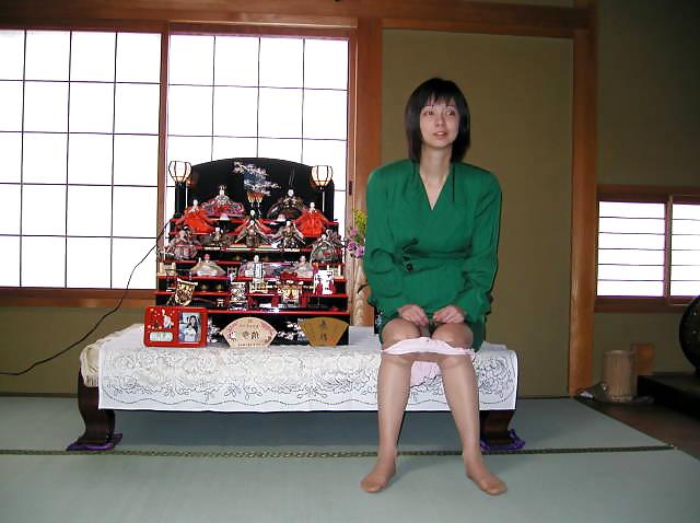 20P Japanese Married Woman 01