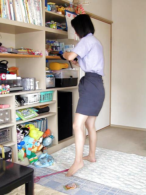20P Japanese Married Woman 01