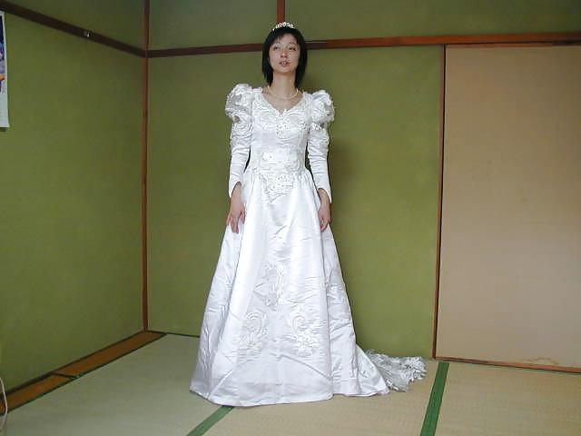 20P Japanese Married Woman 01