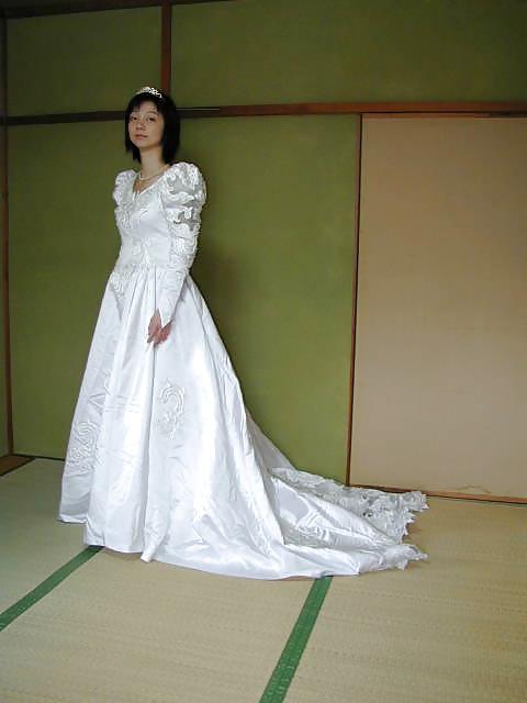 20P Japanese Married Woman 01