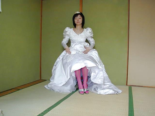 20P Japanese Married Woman 01