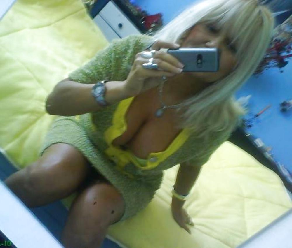 25P Milf and Hot Mom Selfies