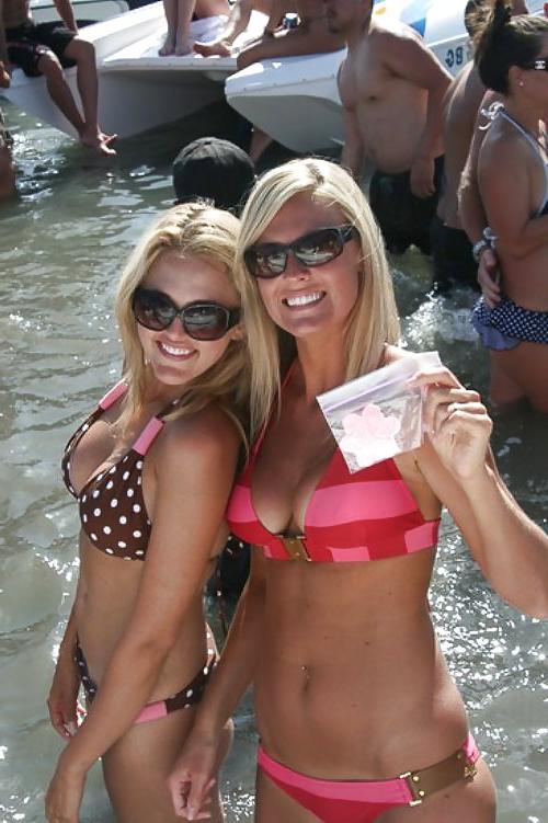 24P Sexy beach girls 04