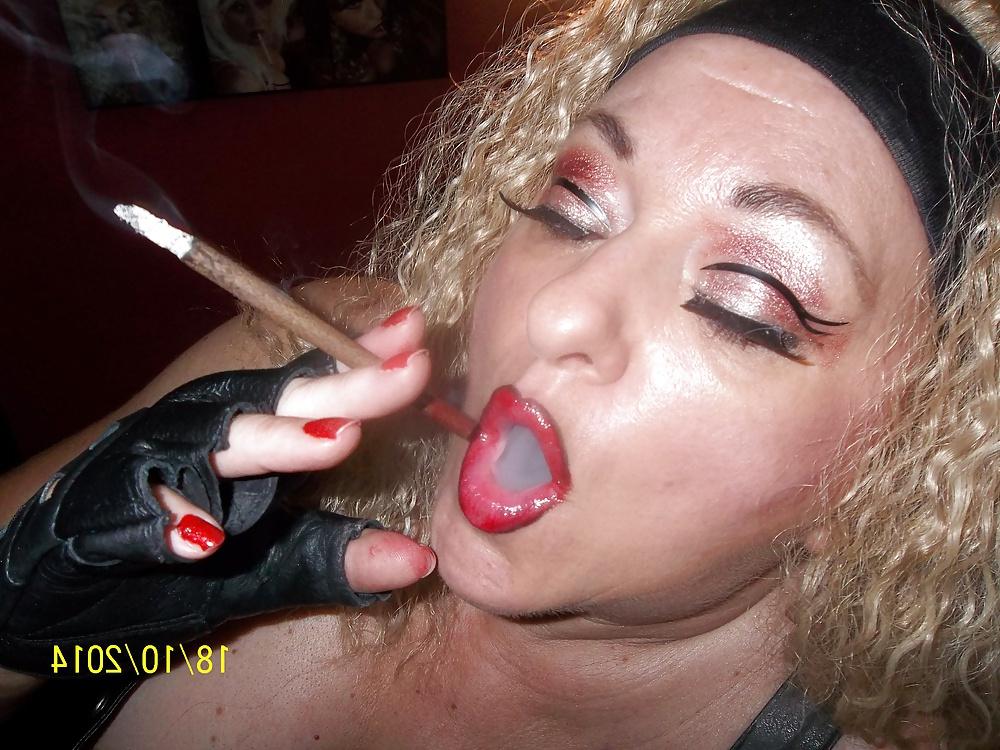 25P SLUT IN LEATHER 