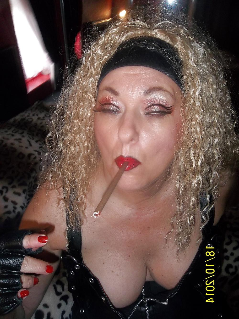 25P SLUT IN LEATHER 