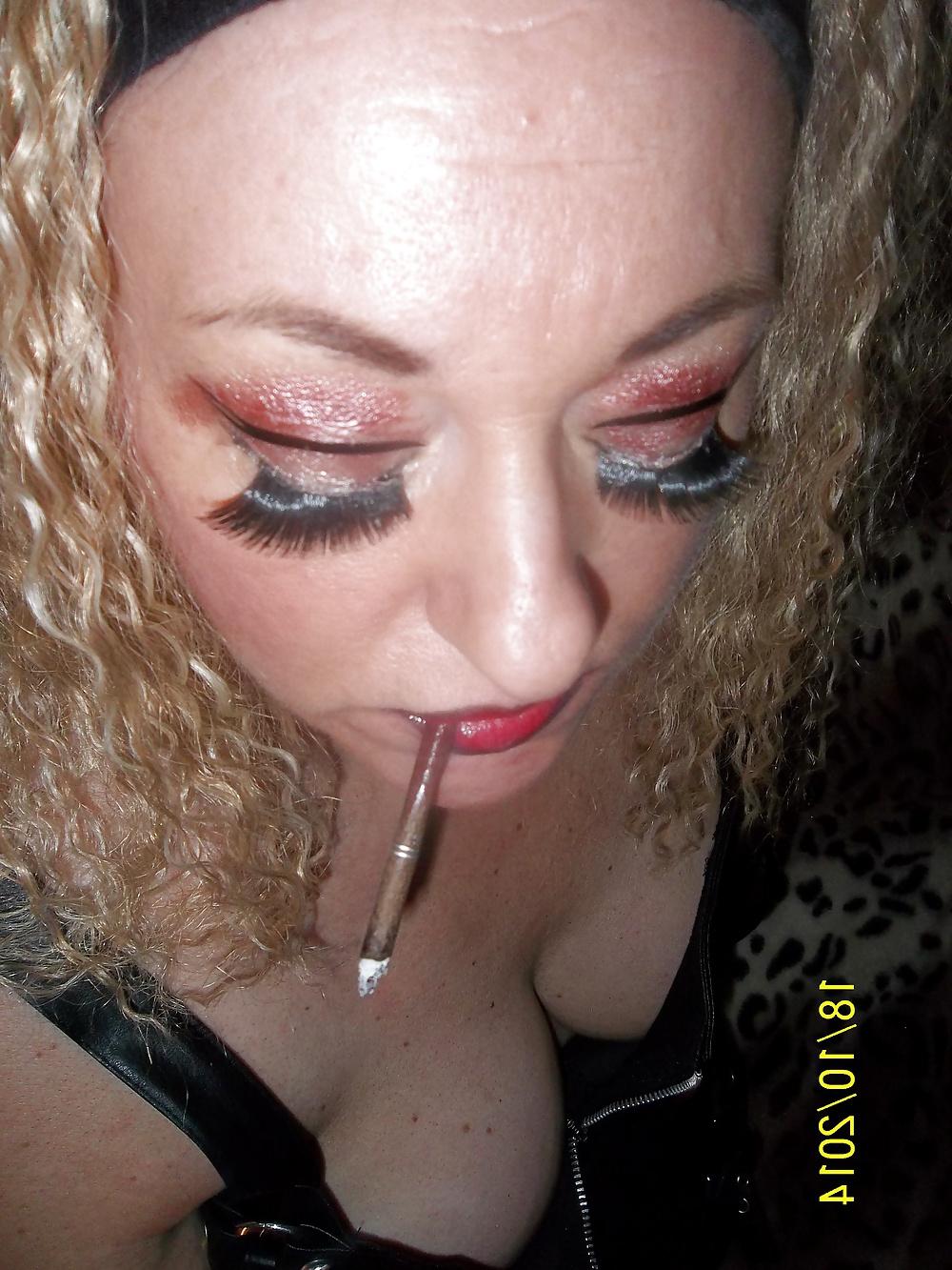 25P SLUT IN LEATHER 