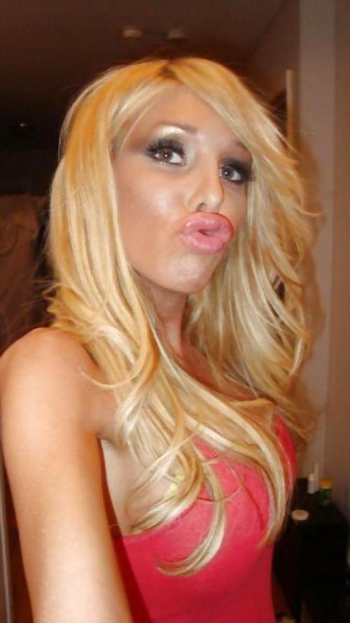 25P Woman with Dick Sucking Lips