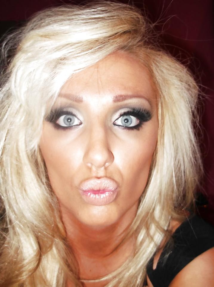 25P Woman with Dick Sucking Lips