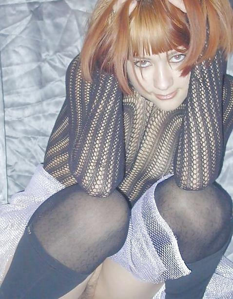 25P Redhaired amateur ladies pose in nylons