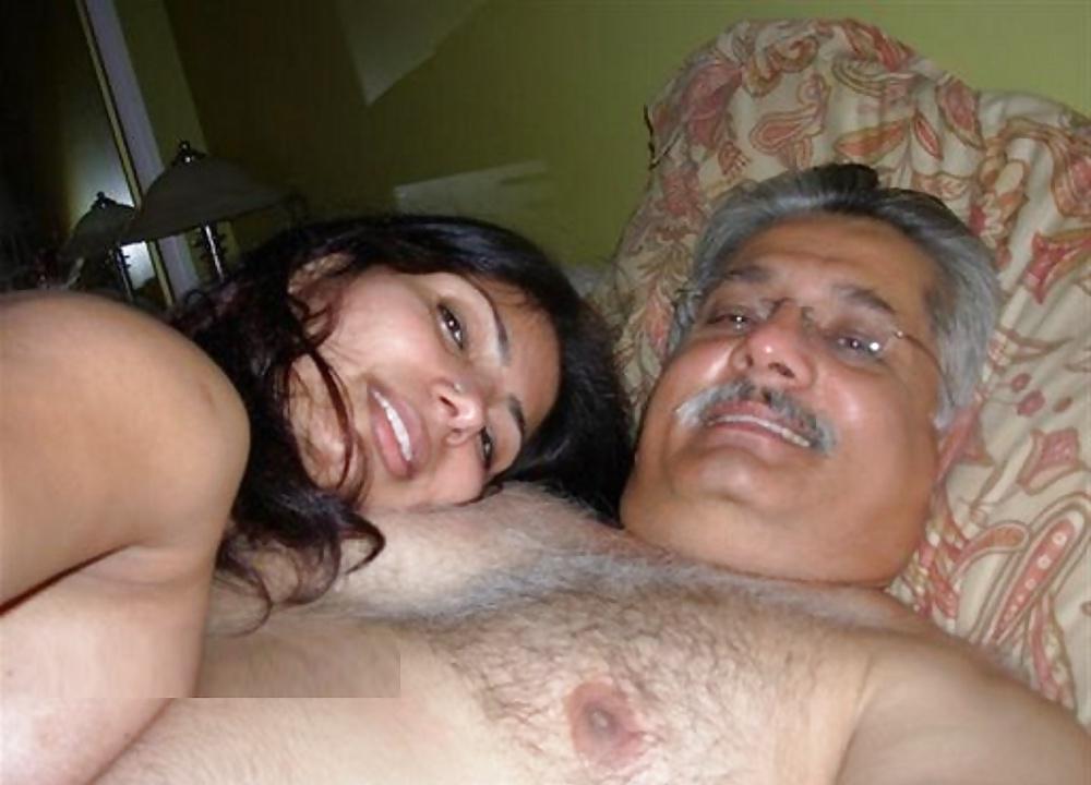 11P INDIAN LADY WITH OLDY -INDIAN DESI PORN SET 10.8