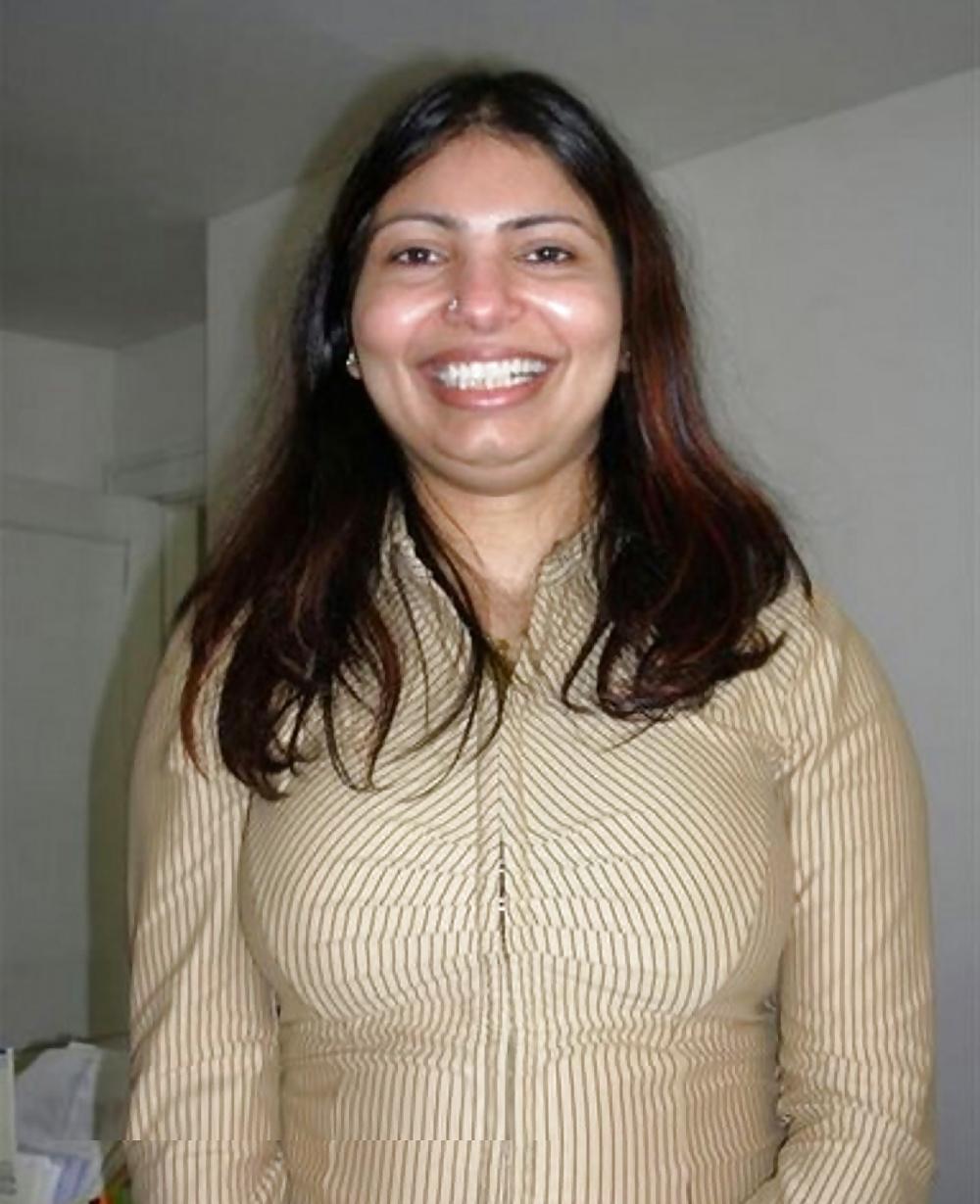 11P INDIAN LADY WITH OLDY -INDIAN DESI PORN SET 10.8