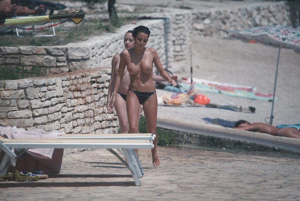25P On the beach 14