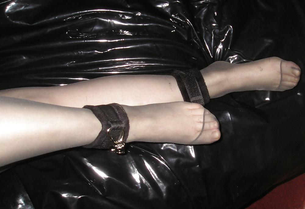 15P My girlfriends tights pantyhose nylon covered feet