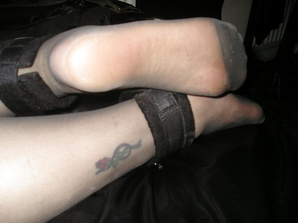 15P My girlfriends tights pantyhose nylon covered feet