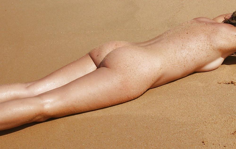 17P BEACH nue a la plage 