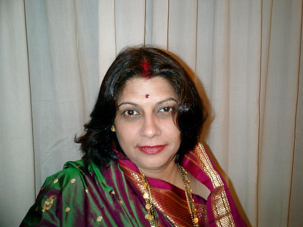 25P INDIAN WIFE SAROJA -INDIAN DESI PORN SET 9.9