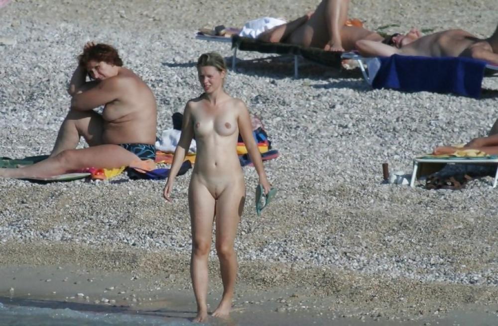 25P Little Beach Boobies
