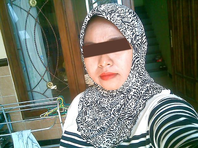 5P Indonesia-tante jilbab bugil