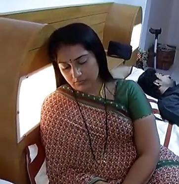 18P Indian Milf OTS Carry Back View !!