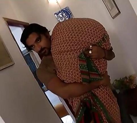 18P Indian Milf OTS Carry Back View !!