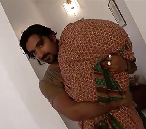 18P Indian Milf OTS Carry Back View !!