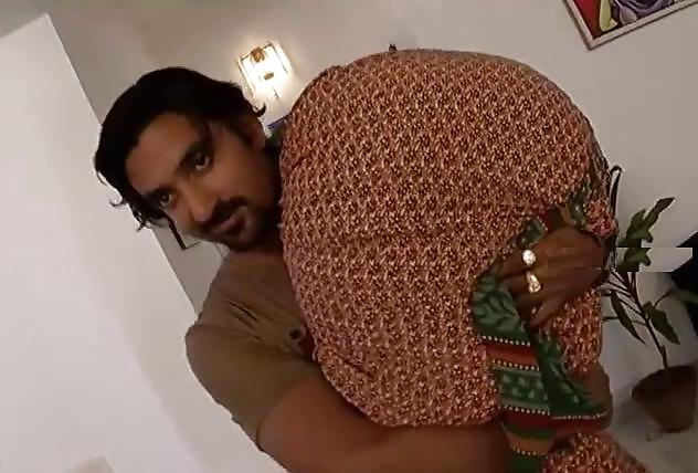 18P Indian Milf OTS Carry Back View !!