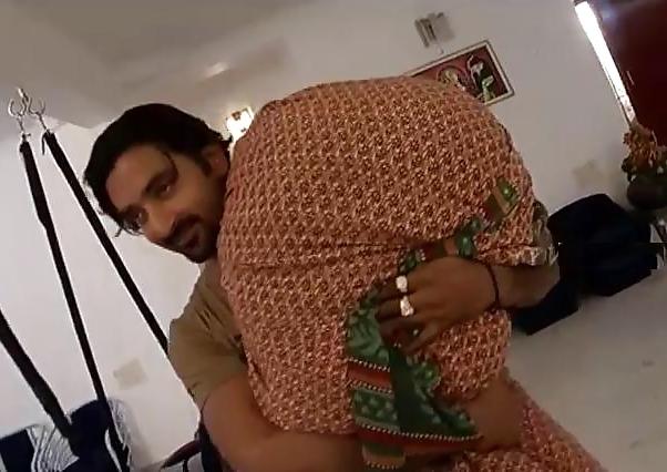 18P Indian Milf OTS Carry Back View !!