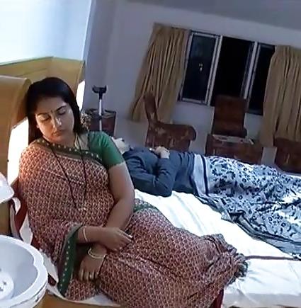 18P Indian Milf OTS Carry Back View !!