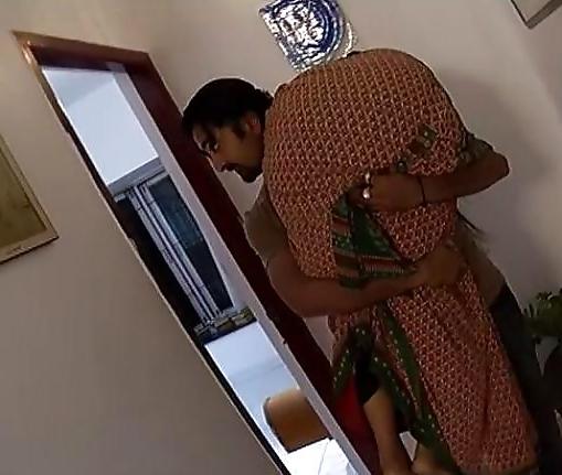 18P Indian Milf OTS Carry Back View !!