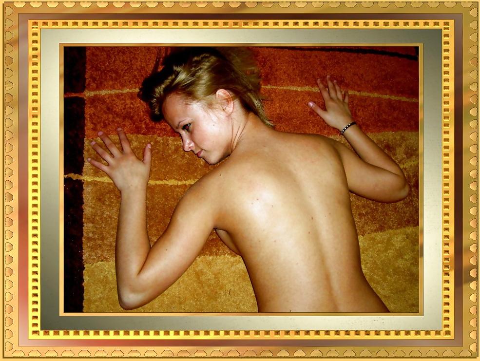 20P Nude blonde college girl