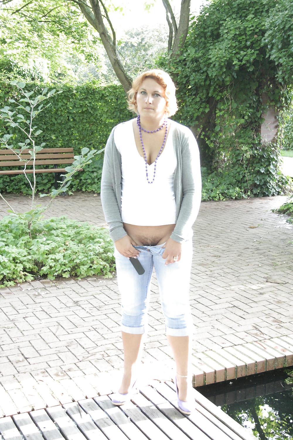 21P Pants down