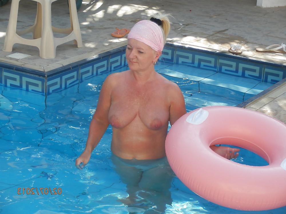 20P She loves flashing at the beach and the pool...
