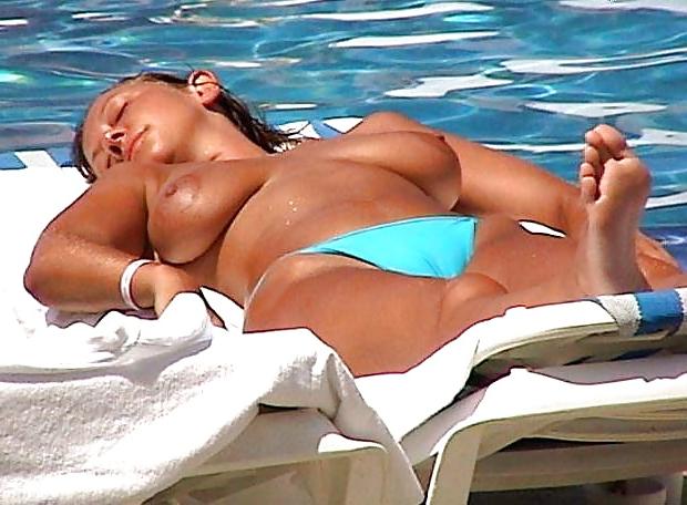 20P Naked on the beach 21