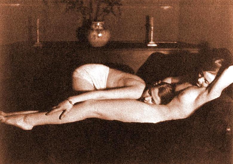 25P Retro Nude 1915