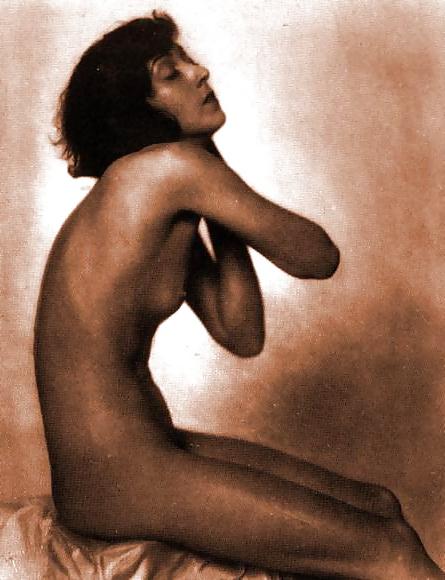 25P Retro Nude 1915