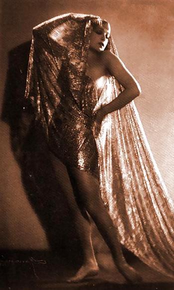 25P Retro Nude 1915