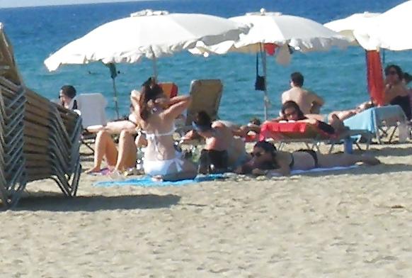 6P ON THE BEACH VOYEUR