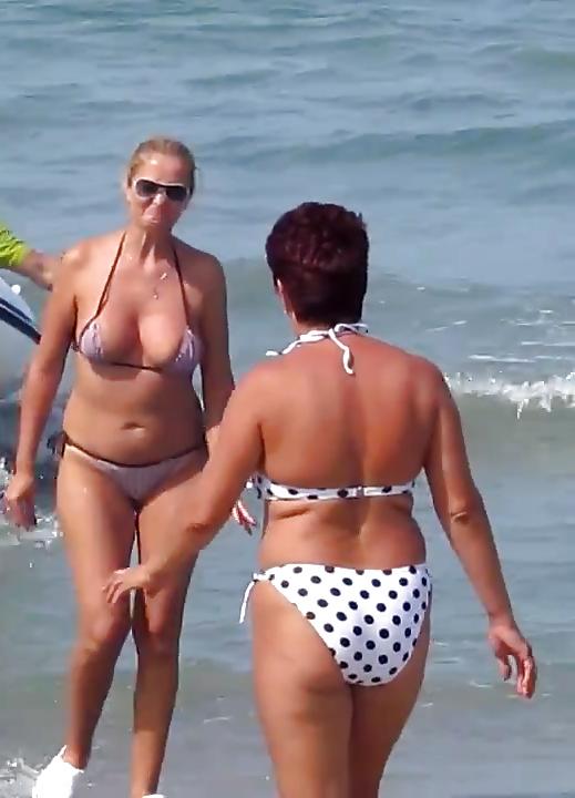 25P Spy summer beach mature romanian