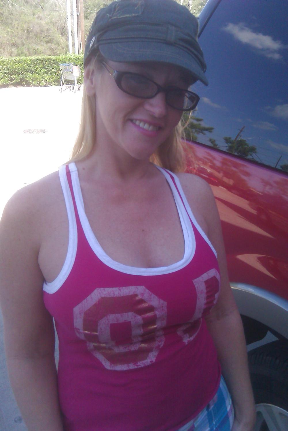 25P Hot Milf WIfe and Exhibitionist 