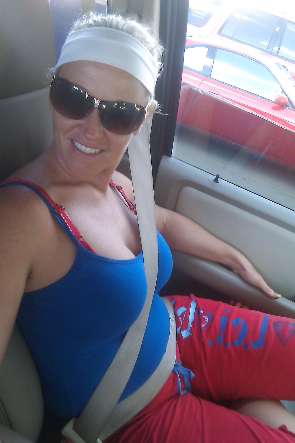 25P Hot Milf WIfe and Exhibitionist 