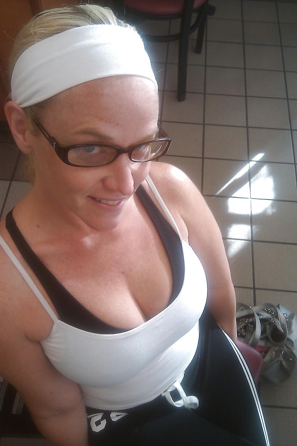 25P Hot Milf WIfe and Exhibitionist 