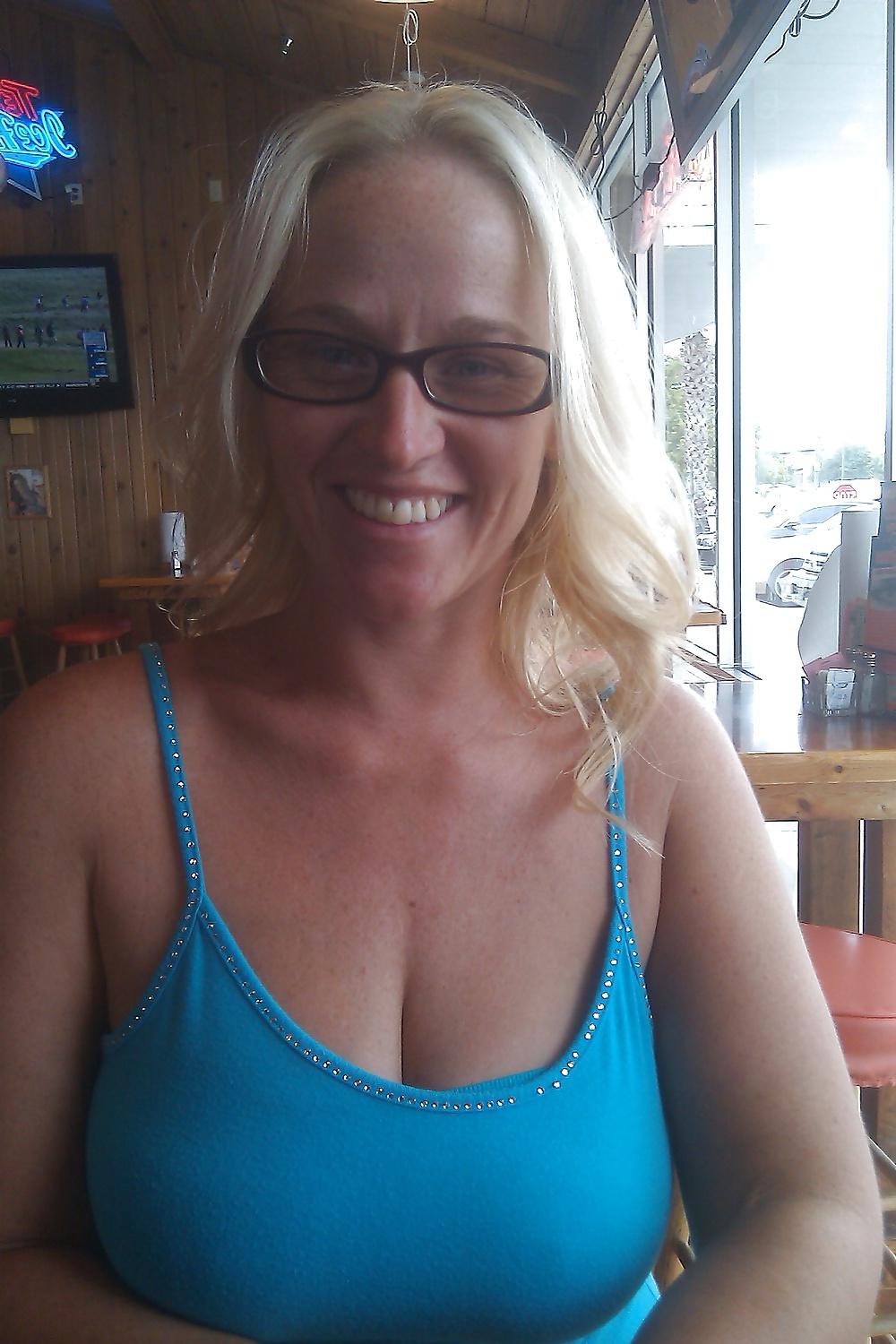 25P Hot Milf WIfe and Exhibitionist 