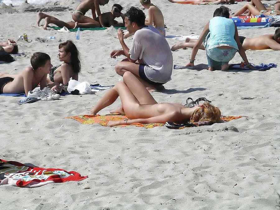 25P Nudist Beach Fun