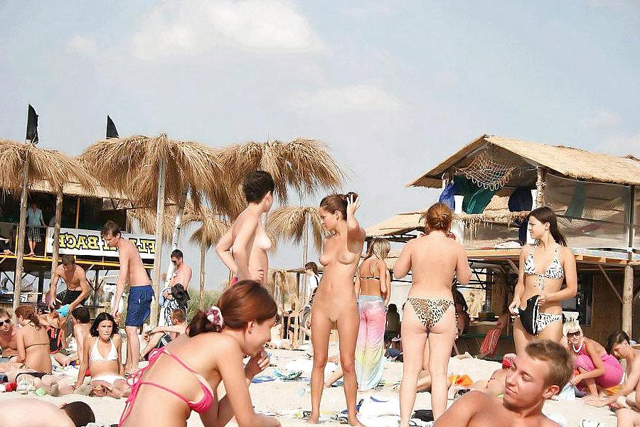 25P Nudist Beach Fun