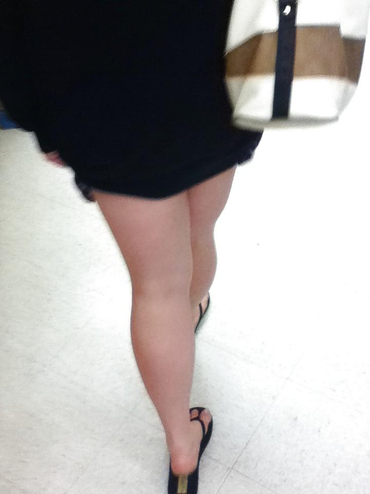 9P Quick pussy and ass flash at the store 