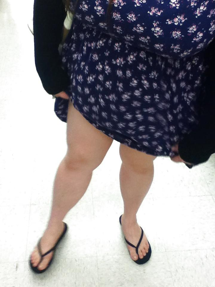 9P Quick pussy and ass flash at the store 