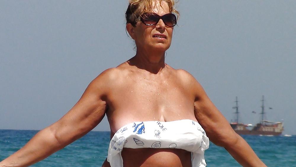 21P Candid Busty Beach Granny