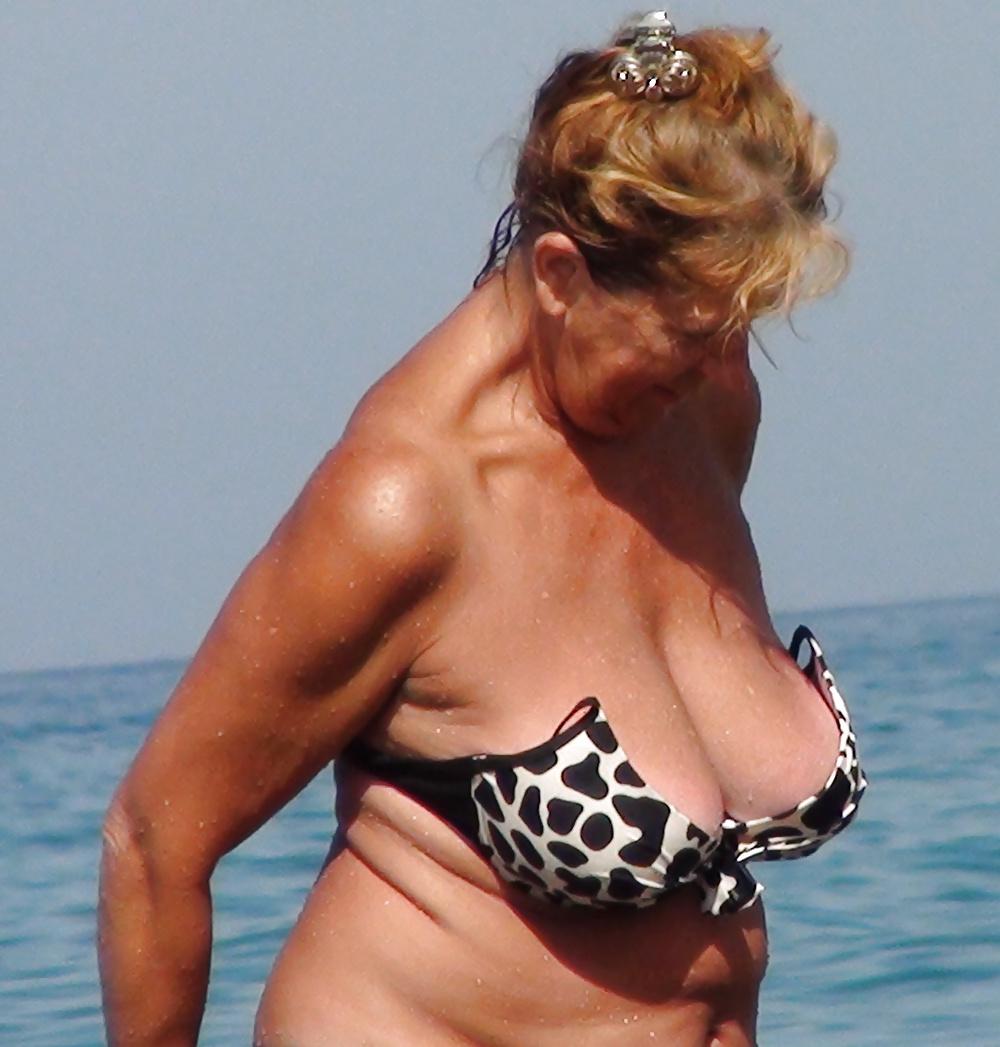 21P Candid Busty Beach Granny