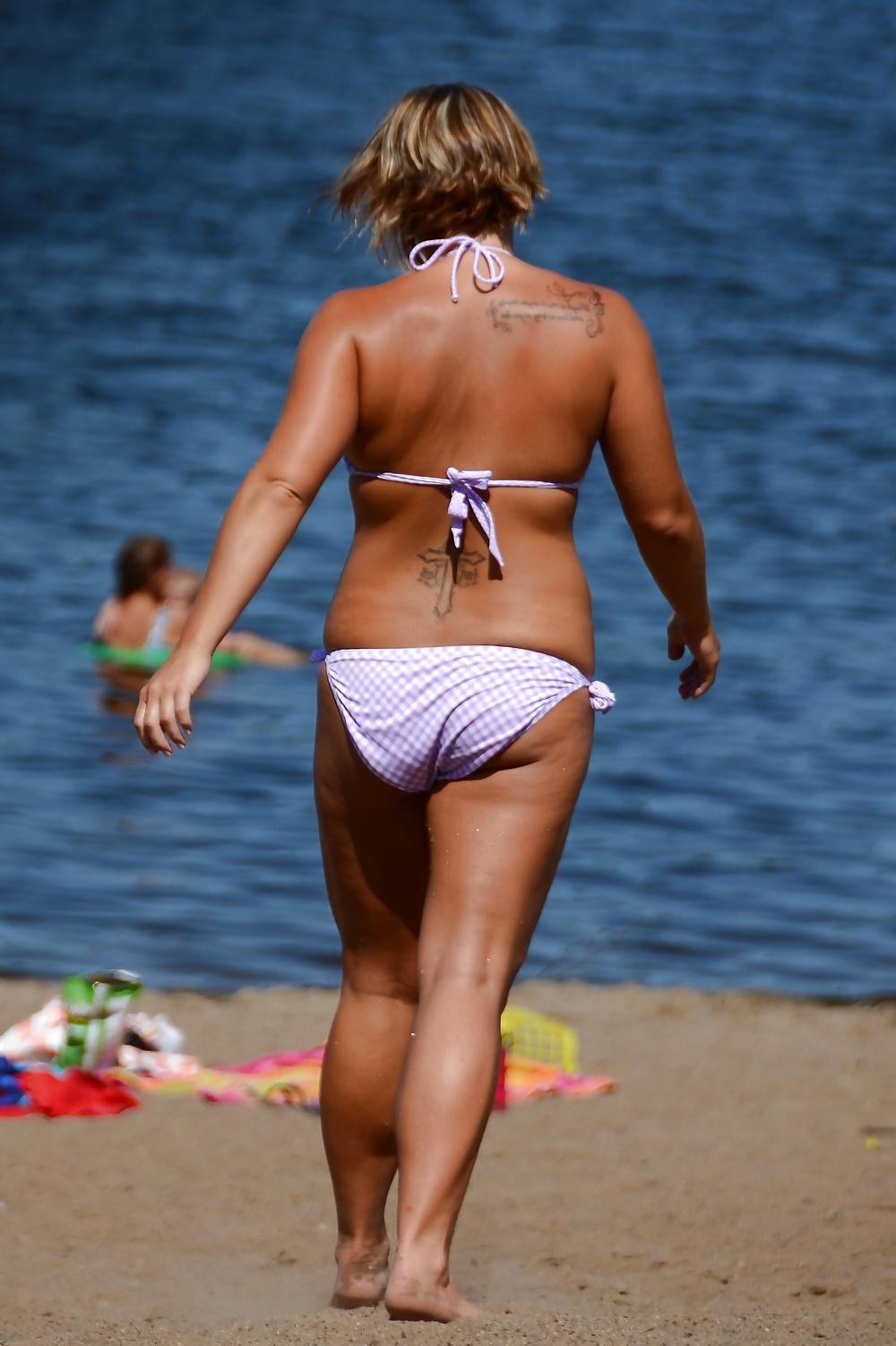 13P Beach girls.